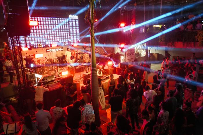club crowd red
