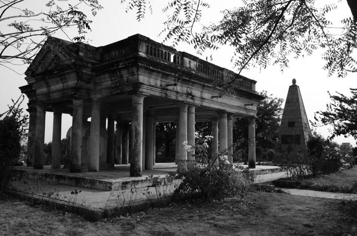 B&W colonial ruin