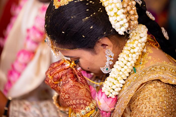 bride tilak detail
